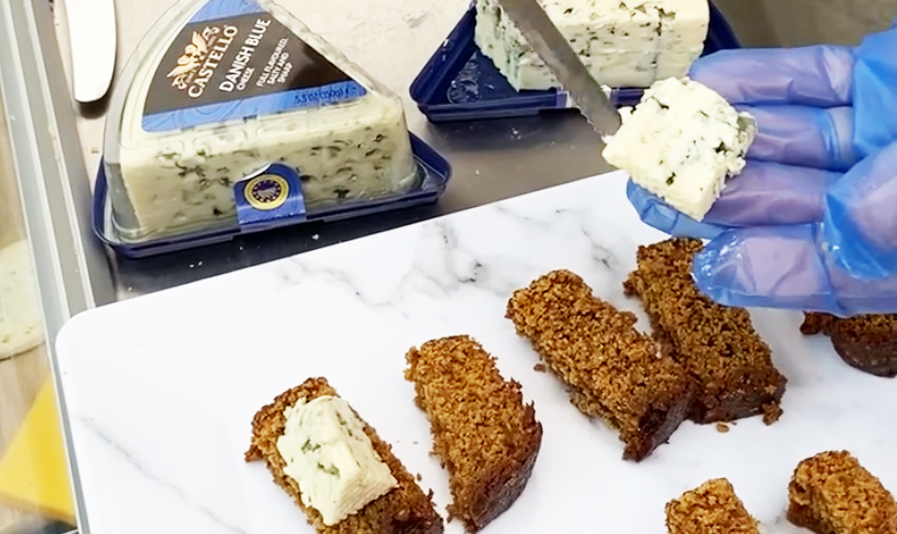 Yorkshire-Parkin-and-Danish-Blue-Cheese-A-Winning-Great-Yorkshire-Show-Pairing